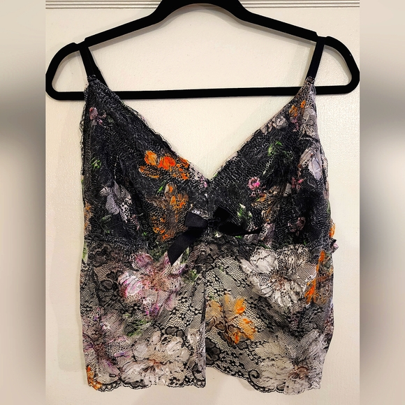 Plus size Cropped Lace top - Picture 1 of 3